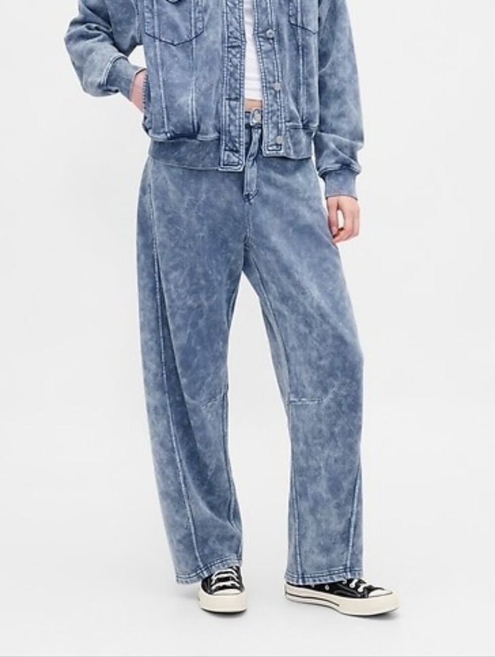 GAP VintageSoft Barrel Sweatpant High Rise Jeans in Medium Acid Wash